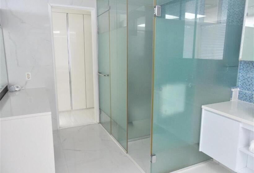 סוויטה מלכותית, Healthcare Town Resort