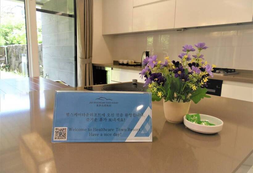 סוויטה מלכותית, Healthcare Town Resort