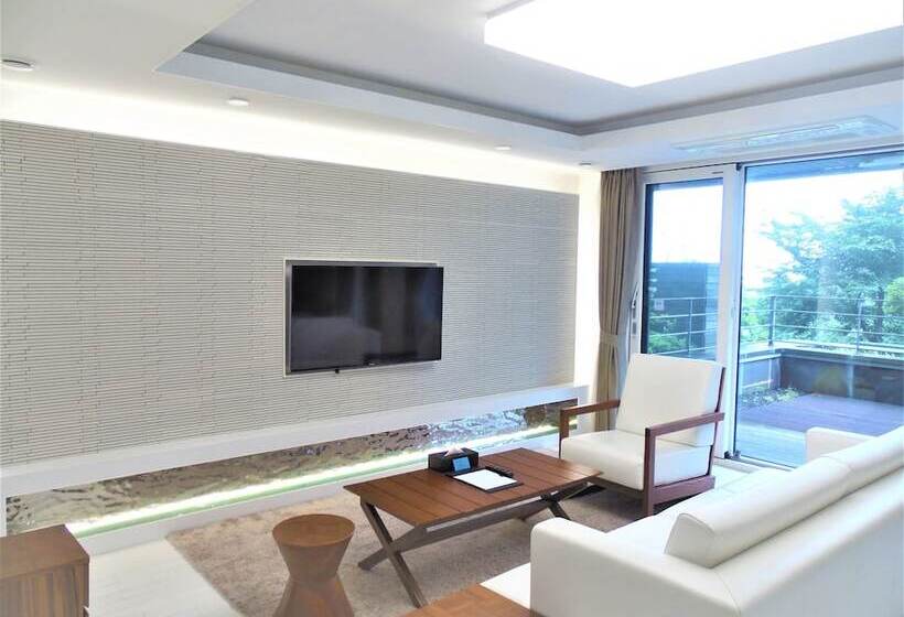 Королевский Люкс, Healthcare Town Resort