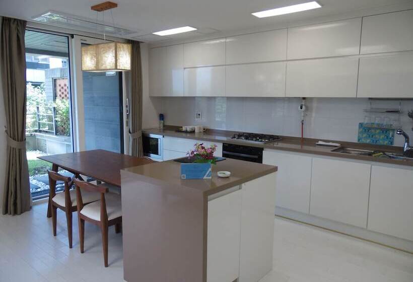 סוויטה מלכותית, Healthcare Town Resort