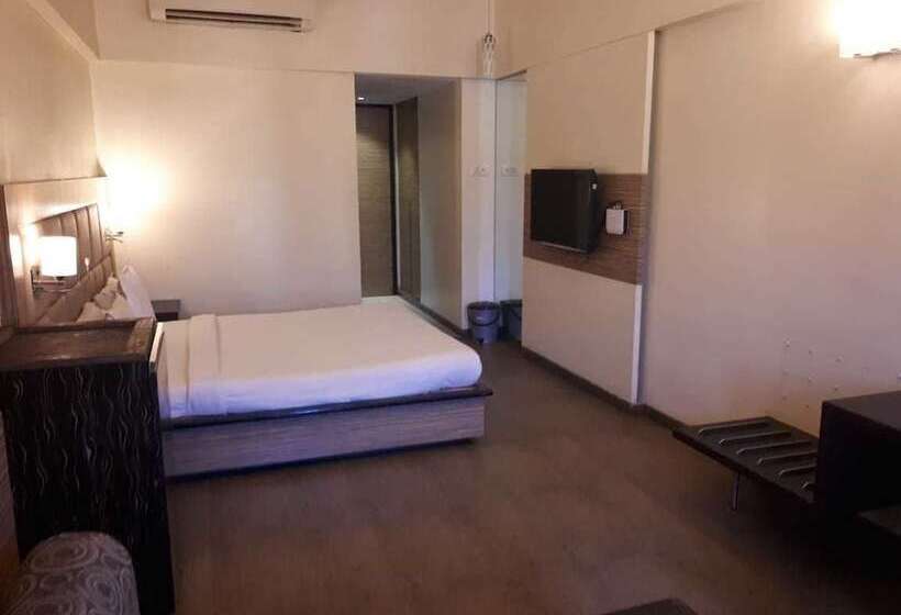 Quarto Deluxe, Kumar Resort By Turtle, Lonavala