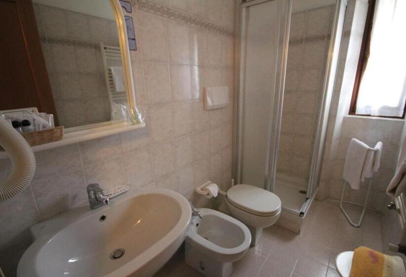 베이직 룸 더블 침대, Maison Laurent