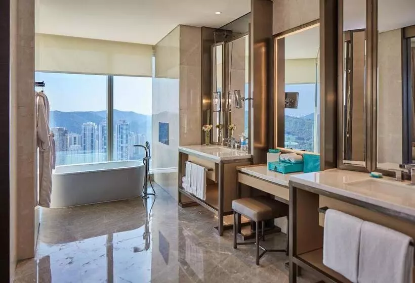 キングサイズベッドのデラックスルーム, Meixi Lake Hotel, A Luxury Collection Hotel, Changsha