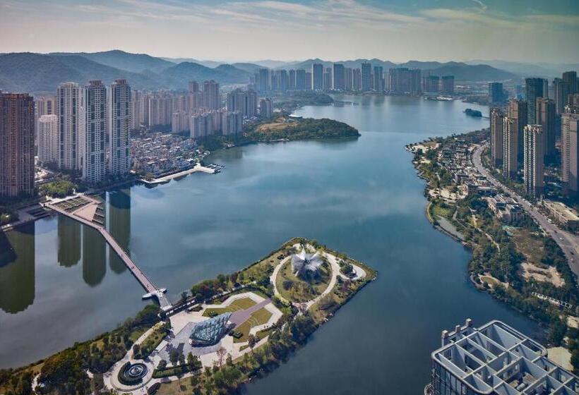 キングサイズベッドのデラックスルーム, Meixi Lake Hotel, A Luxury Collection Hotel, Changsha