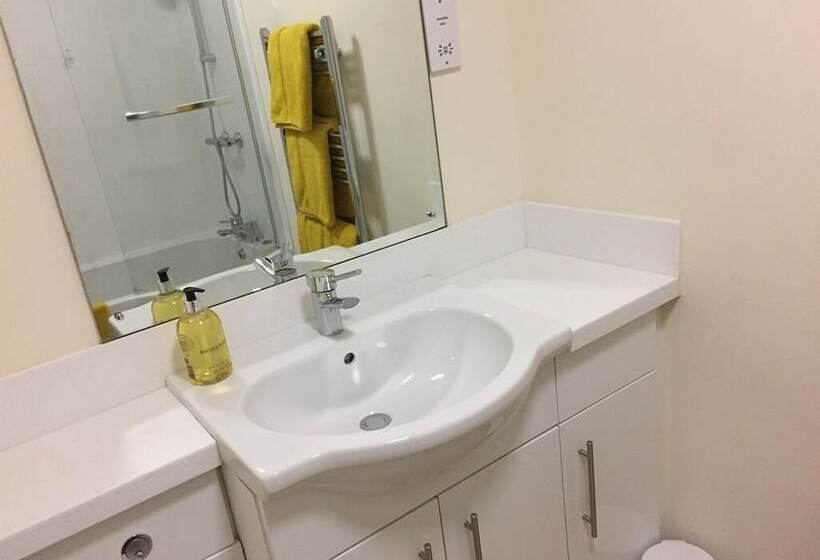 １階の１ベッドルームアパートメント, Town Centre Apartment Perfect Location With On Street Parking