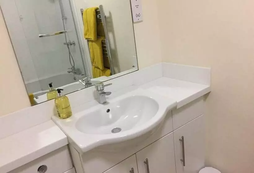 １階の１ベッドルームアパートメント, Town Centre Apartment Perfect Location With On Street Parking