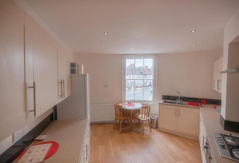 １ベッドルームアパートメント, Town Centre Apartment Perfect Location With On Street Parking