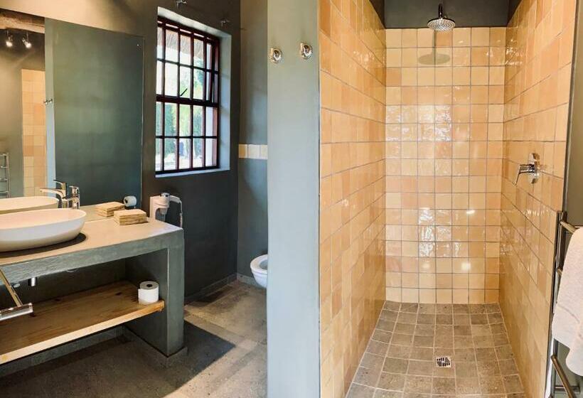 سوییت لوکس, Marianne Wine Estate