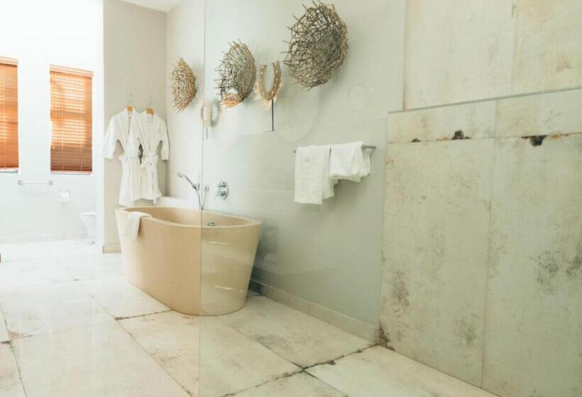 سوییت خانوادگی, Marianne Wine Estate