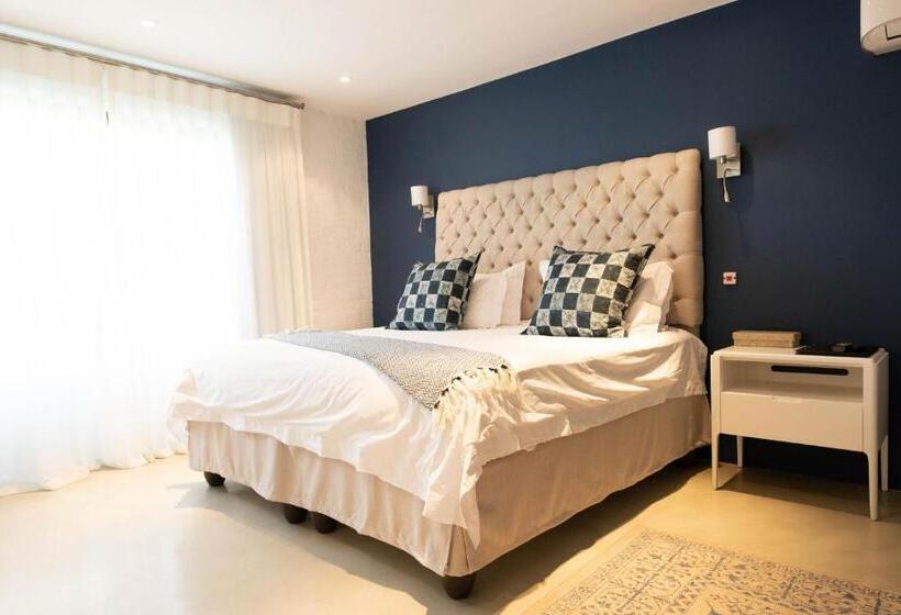 اتاق خانوادگی, Marianne Wine Estate