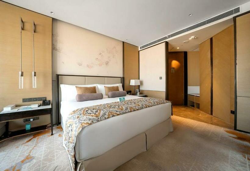 キングサイズベッド、シティビューデラックスルーム, Meixi Lake Hotel, A Luxury Collection Hotel, Changsha