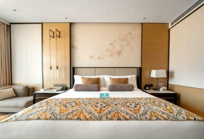 キングサイズベッド、シティビューデラックスルーム, Meixi Lake Hotel, A Luxury Collection Hotel, Changsha