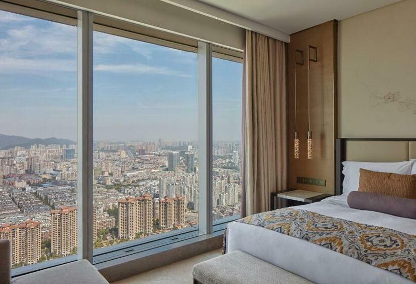 キングサイズベッド、シティビューデラックスルーム, Meixi Lake Hotel, A Luxury Collection Hotel, Changsha
