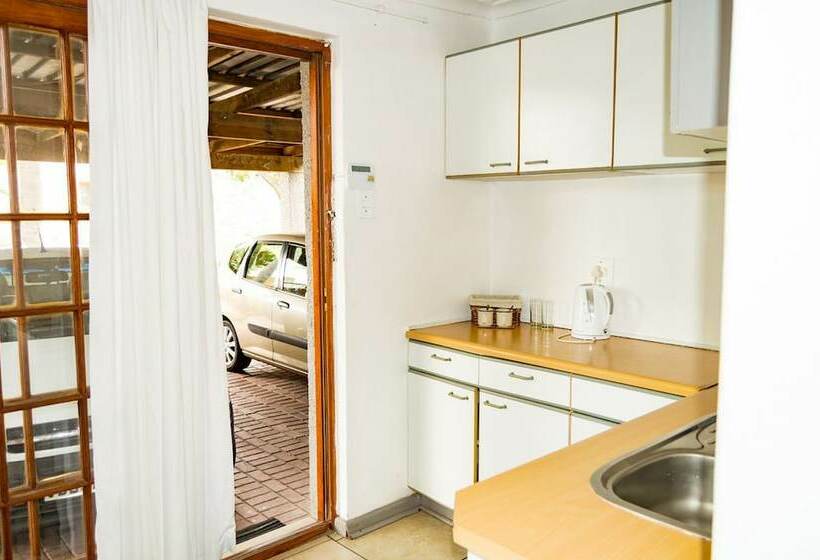 Студио Стандарт Вид на Сад, Amanzi Guest House