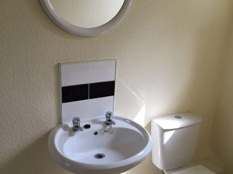 غرفة قياسية, The Tudor House