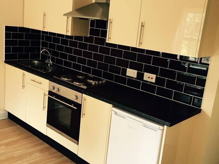 غرفة قياسية ثلاثية, The Tudor House