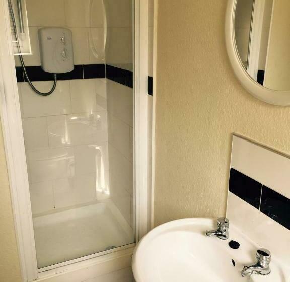 غرفة قياسية فردية, The Tudor House