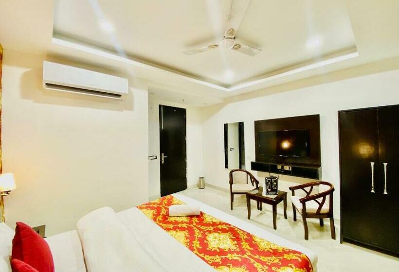 豪华房间, Blueberry Hotel Zirakpur A Family Hotel With Spacious And Hygenic Rooms