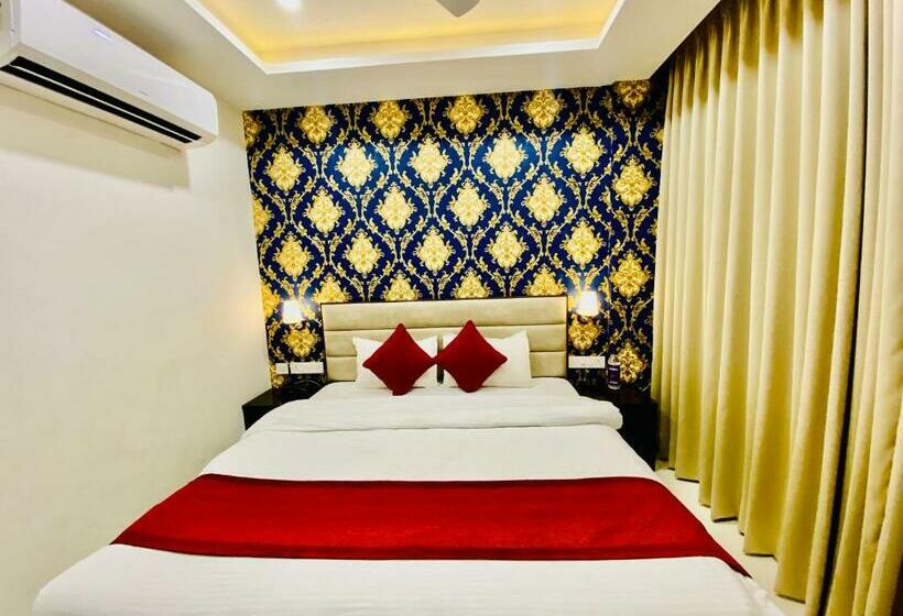 豪华房间, Blueberry Hotel Zirakpur A Family Hotel With Spacious And Hygenic Rooms