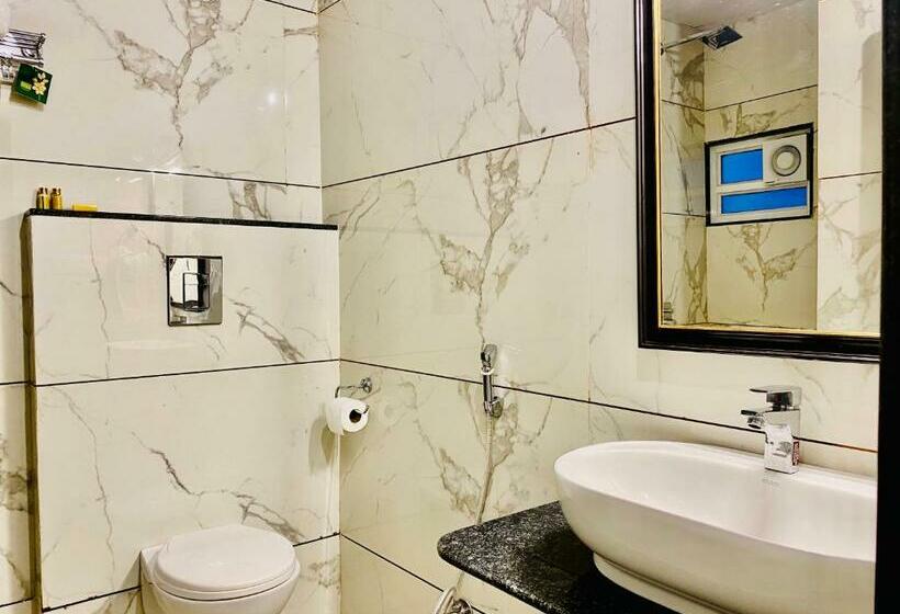 豪华房间, Blueberry Hotel Zirakpur A Family Hotel With Spacious And Hygenic Rooms