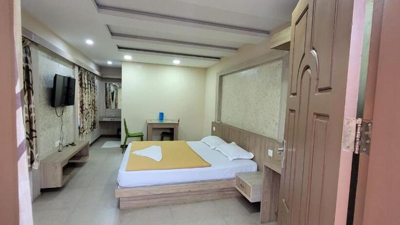 Superior Room King Size Bed, Tiger Land Cottage