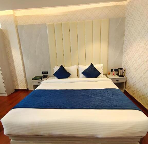 스탠다드 발코니 룸, The Emerald Hotel & Siya Milan Banquets