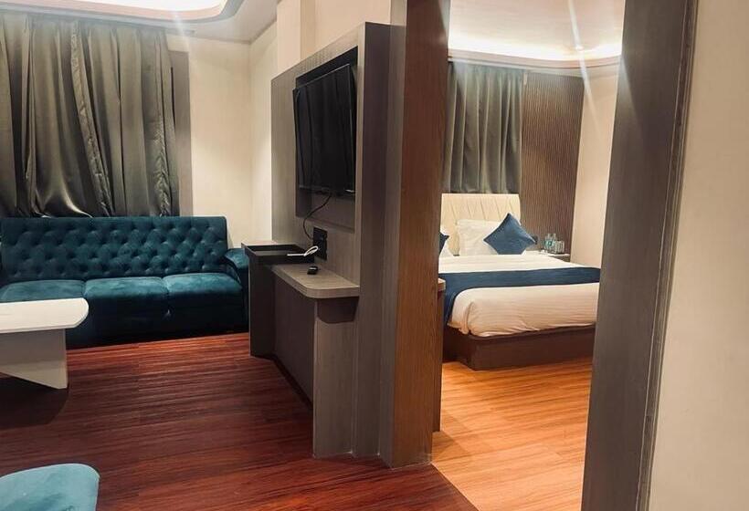 اتاق استاندارد با تخت بزرگ, The Emerald Hotel & Siya Milan Banquets