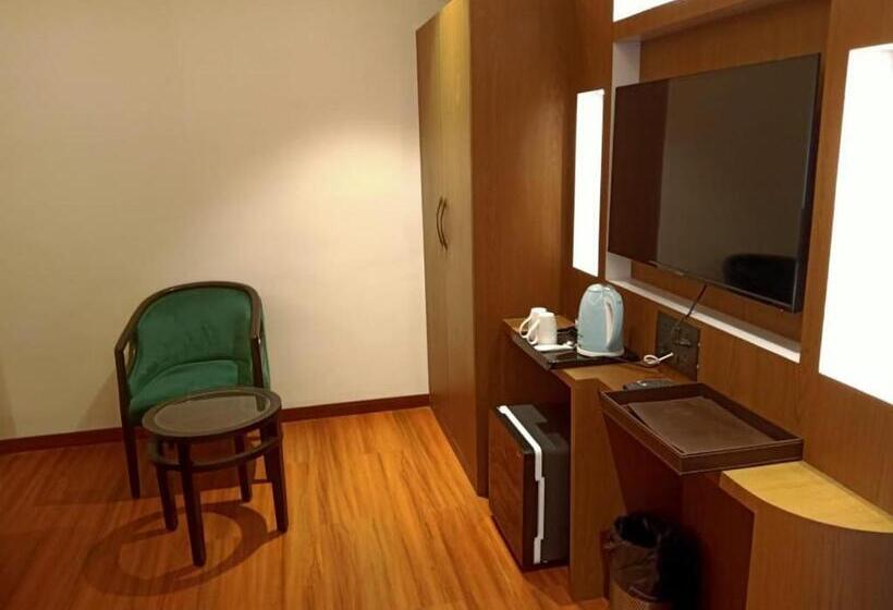 스탠다드 룸 킹사이즈 침대, The Emerald Hotel & Siya Milan Banquets