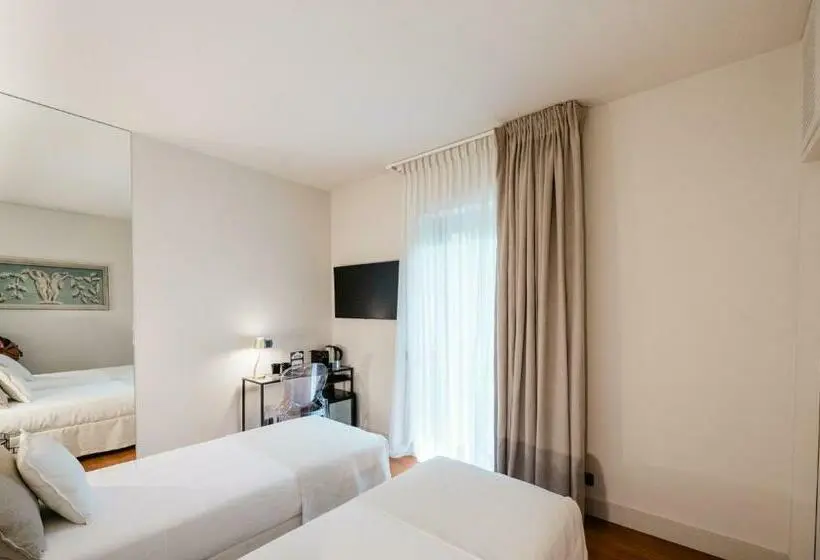 Standard Kolmen Hengen Huone Näkymä, Airport Bea Rooms