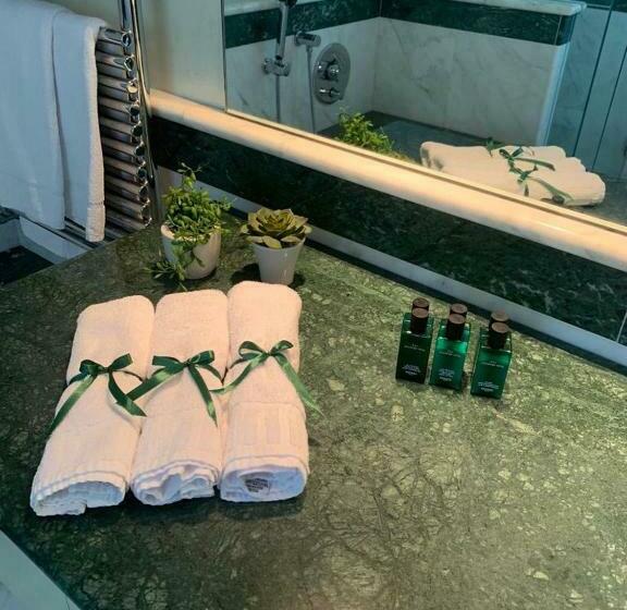 חדר סטנדרטי לשלושה עם נוף, Airport Bea Rooms