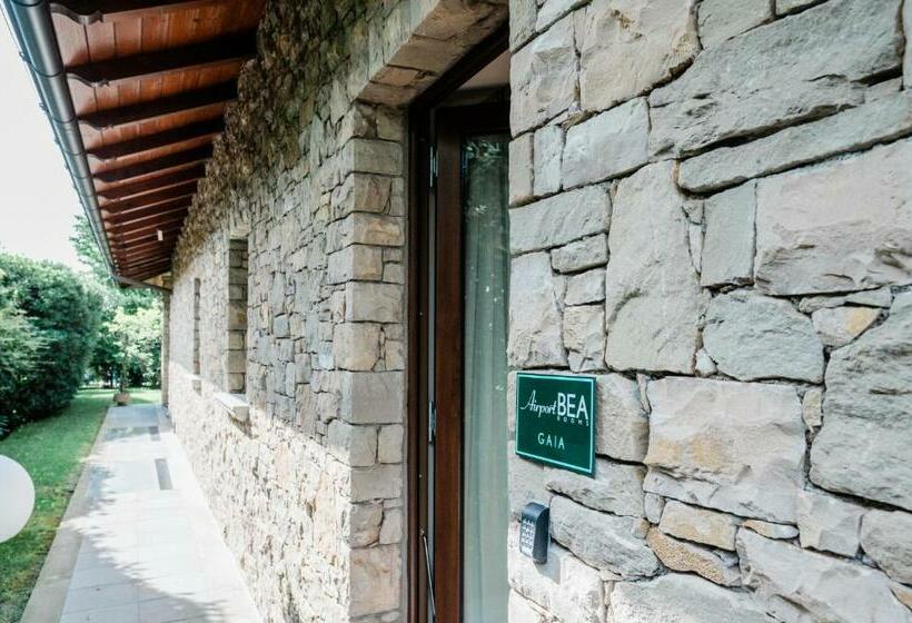 חדר סטנדרטי לשלושה עם נוף, Airport Bea Rooms