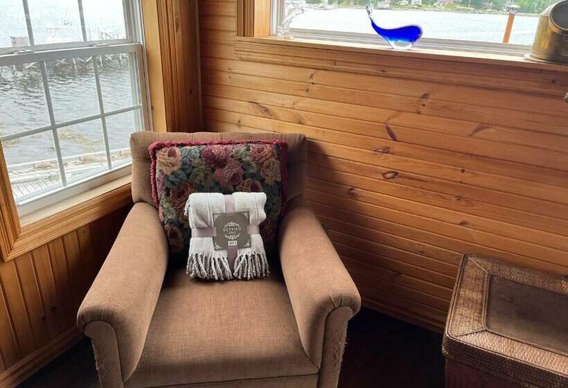 Номер Стандарт, Seaescape Wharf