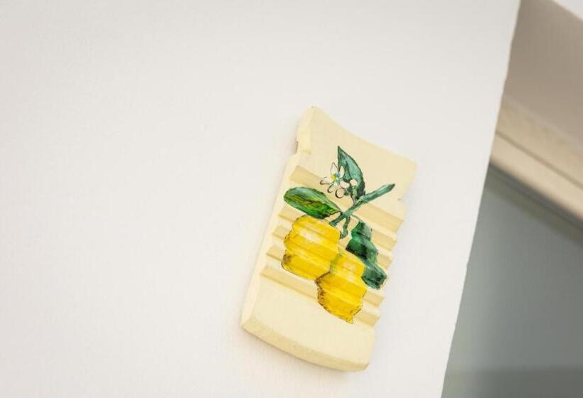 חדר בסיסי לשלושה, Dimora Ferente