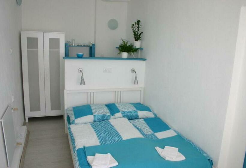 Quarto Estandar, Penzion Pod Platanem