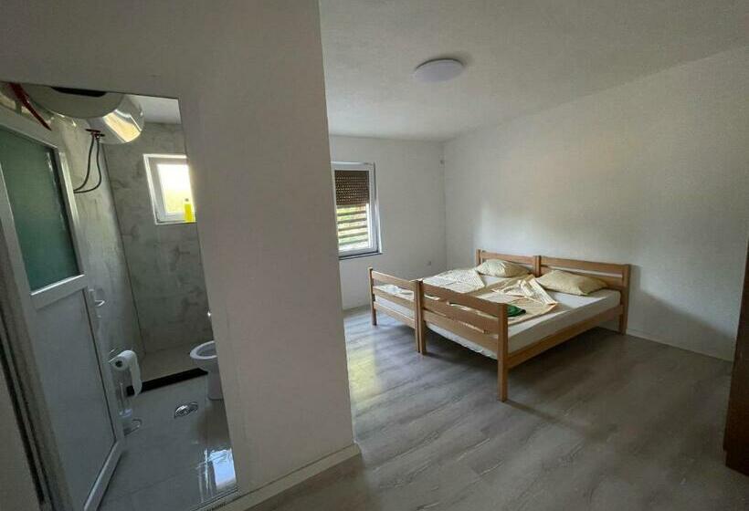 اتاق استاندارد, Rock Hostel