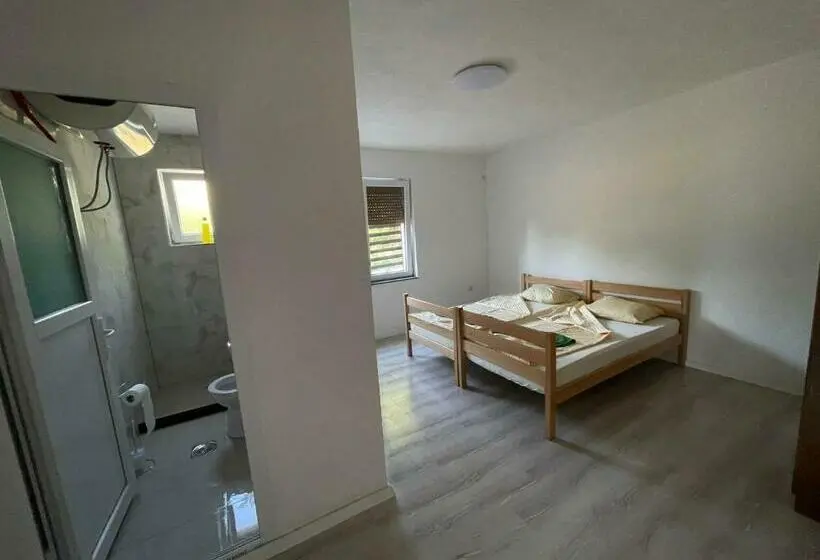 اتاق استاندارد, Rock Hostel