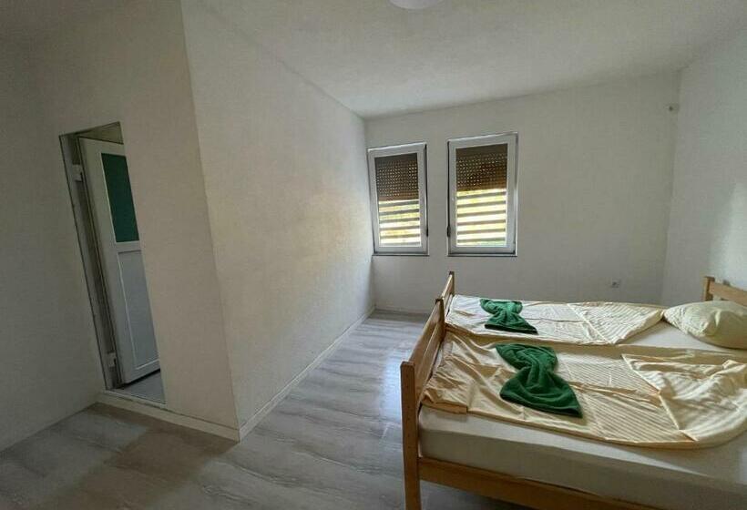 اتاق استاندارد, Rock Hostel