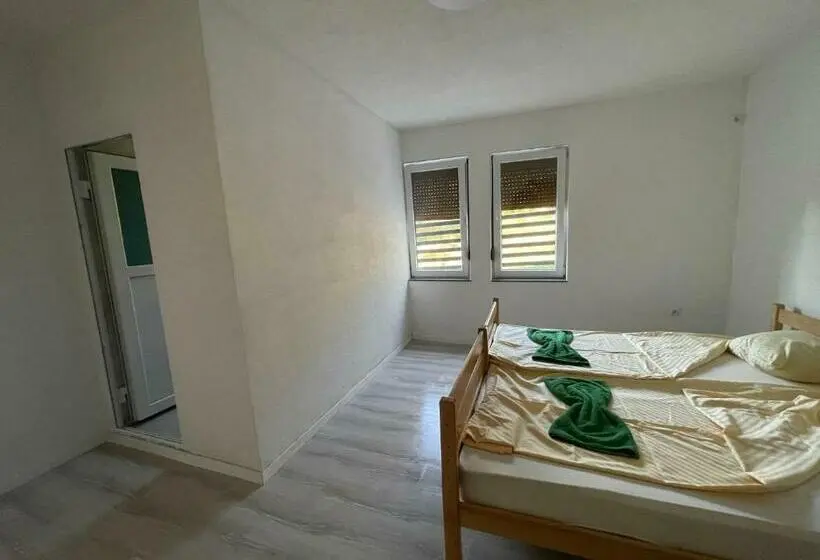 اتاق استاندارد, Rock Hostel