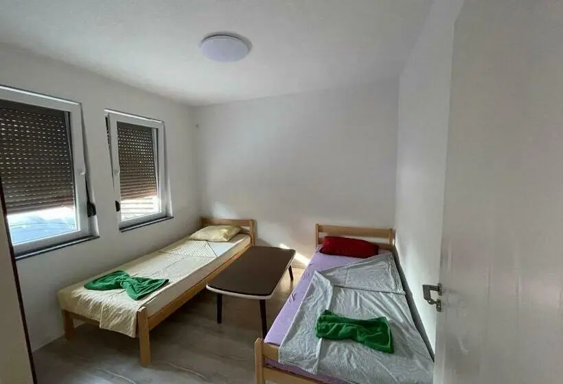 اتاق استاندارد با چشم‌انداز شهر, Rock Hostel