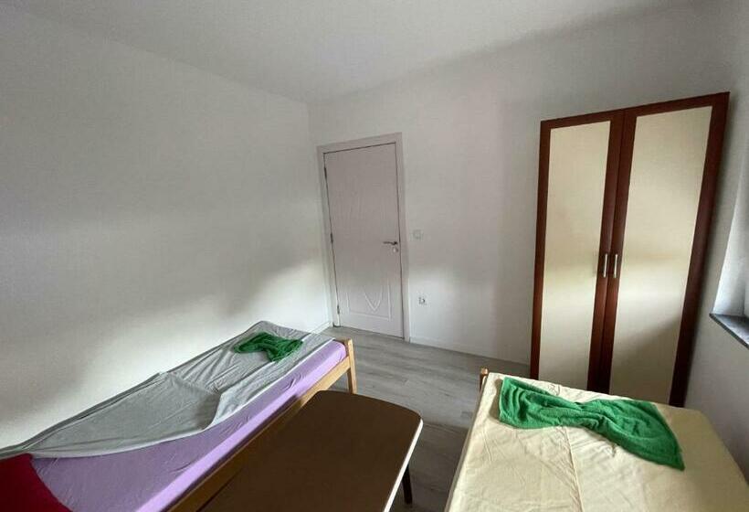 اتاق استاندارد با چشم‌انداز شهر, Rock Hostel
