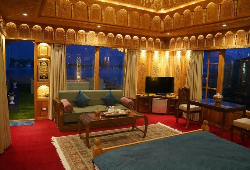 Quarto Estandar Vista Lago, Harmukh Houseboat By Stay Pattern