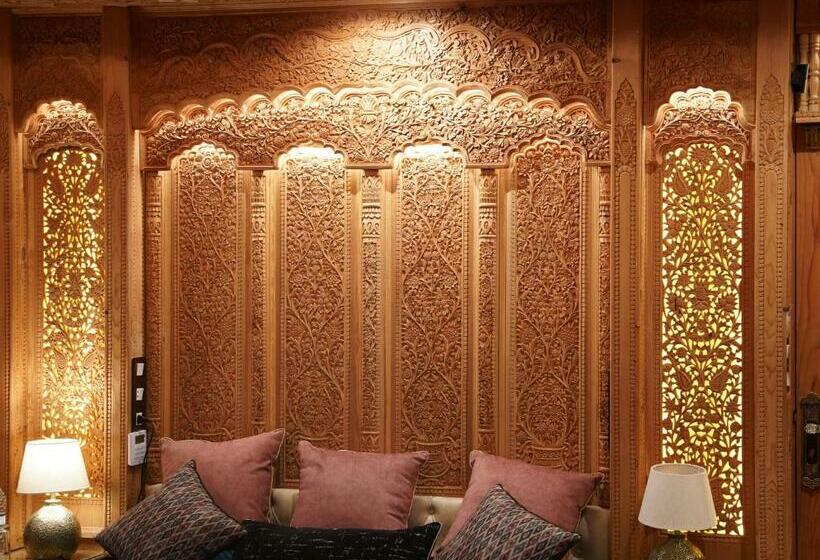 Quarto Estandar Vista Lago, Harmukh Houseboat By Stay Pattern