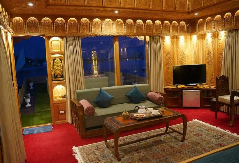 Quarto Estandar Vista Lago, Harmukh Houseboat By Stay Pattern