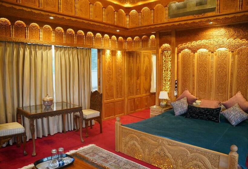 Quarto Estandar Vista Lago, Harmukh Houseboat By Stay Pattern