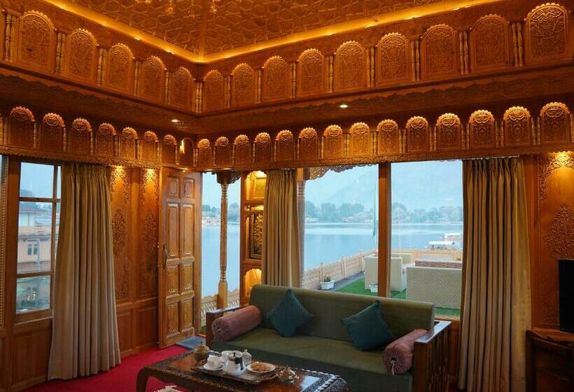 Quarto Estandar Vista Lago, Harmukh Houseboat By Stay Pattern