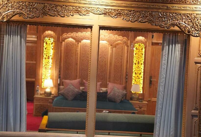 Quarto Estandar Vista Lago, Harmukh Houseboat By Stay Pattern