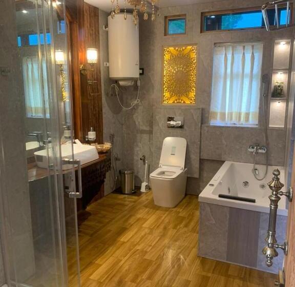 Quarto Estandar Vista Lago, Harmukh Houseboat By Stay Pattern