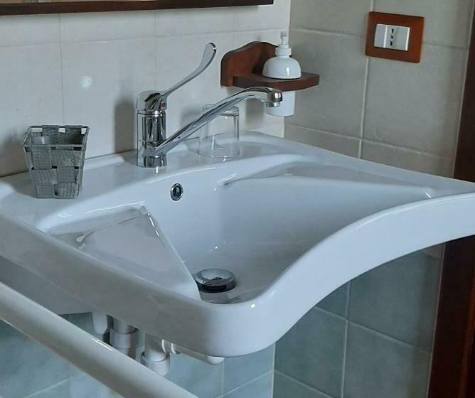 חדר סטנדרט מותאם לאדם עם מוגבלויות, L Albero Degli Struzzi