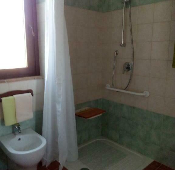 חדר סטנדרט מותאם לאדם עם מוגבלויות, L Albero Degli Struzzi