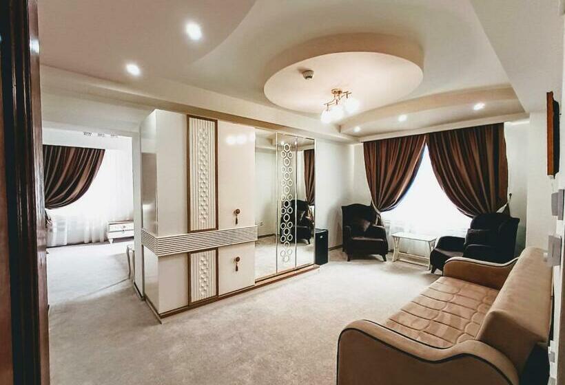 스탠다드 스튜디오, Virginia Gardens